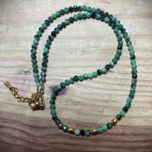 L'Apprentie collier ras de cou en rubis zoisite