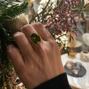 L'Apprentie Bayonne bague réglable en cristal vert olive